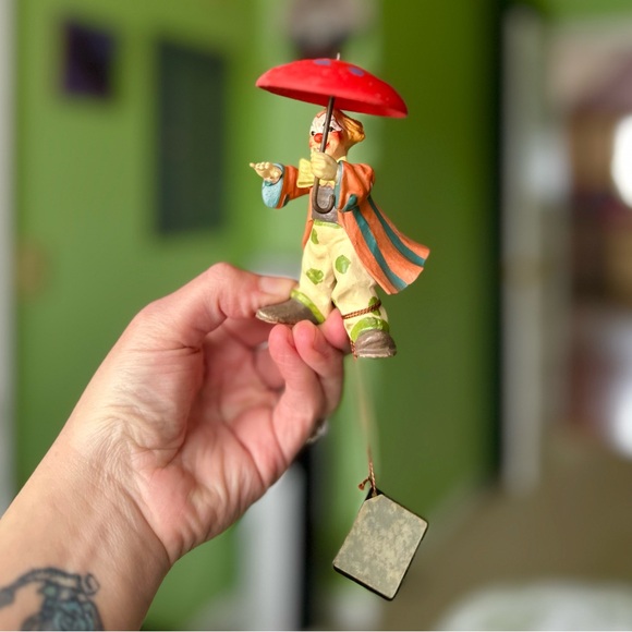 VTG Toriart Italian Clown Under Umbrella Figurine Cottagecore Art Decor - Picture 2 of 10